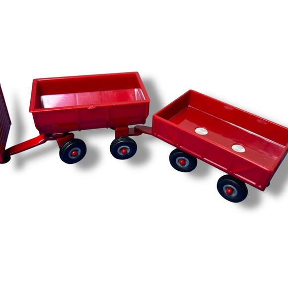 Vintage Ertl Diecast Tractor with 4 Trailers – Red Farm Toy - Picture 4 of 7